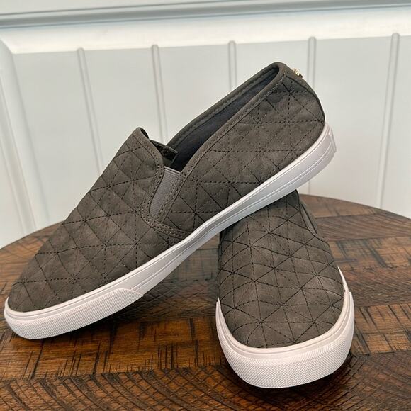 Global Win Women’s 11 Gray Quilted Slip On Loafer Sneaker - Picture 6 of 10